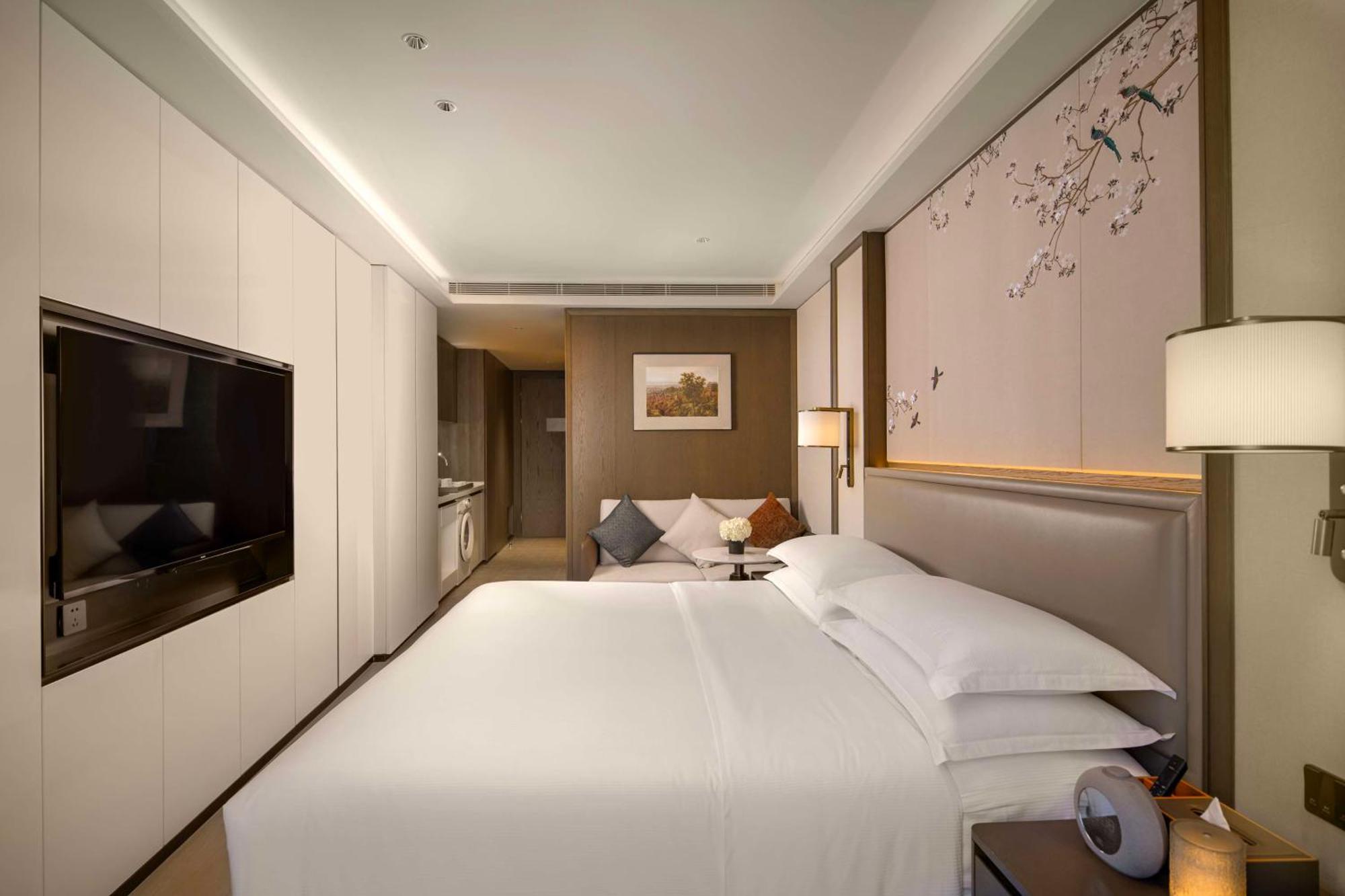 Yuexiu Hotel Guangzhou, Curio Collection By Hilton Екстер'єр фото