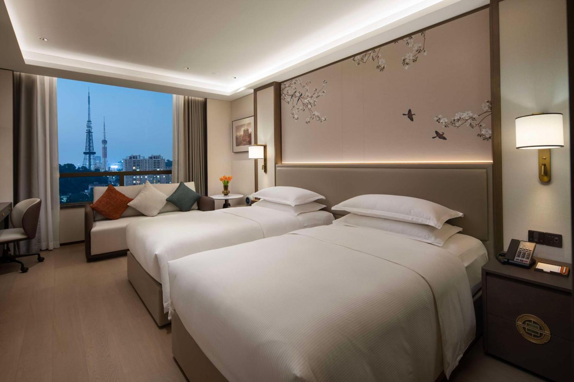 Yuexiu Hotel Guangzhou, Curio Collection By Hilton Екстер'єр фото