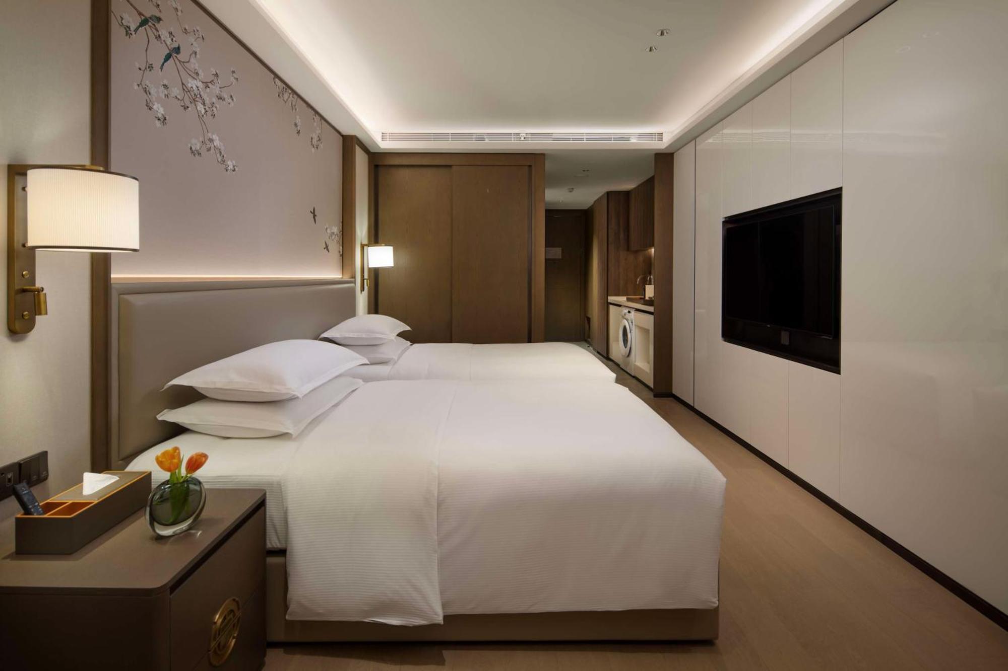 Yuexiu Hotel Guangzhou, Curio Collection By Hilton Екстер'єр фото