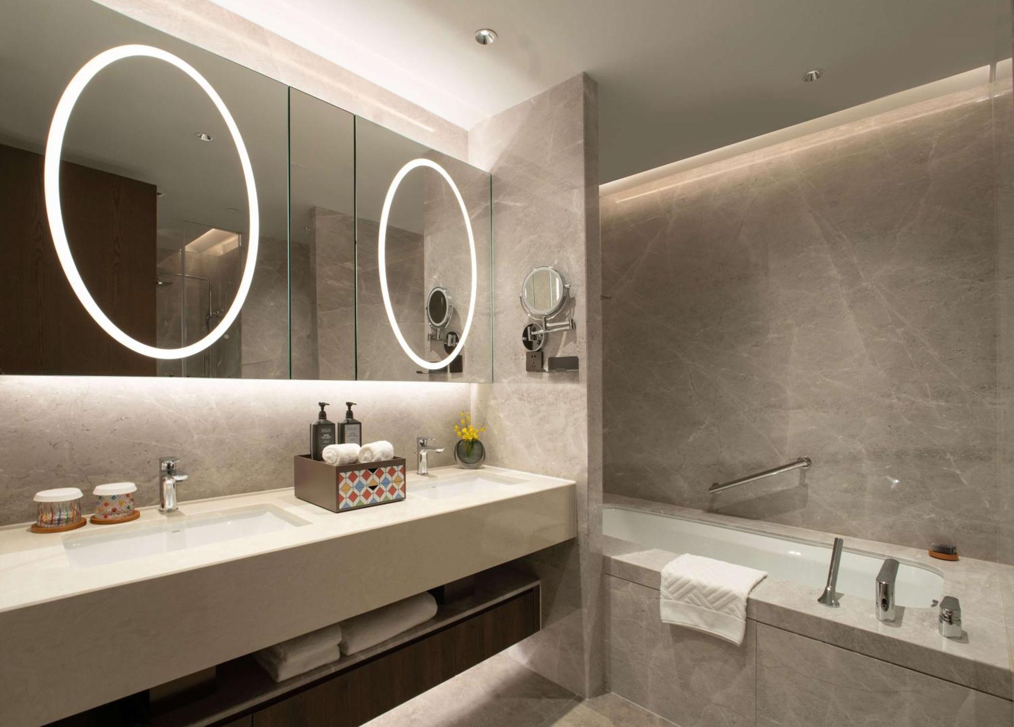 Yuexiu Hotel Guangzhou, Curio Collection By Hilton Екстер'єр фото