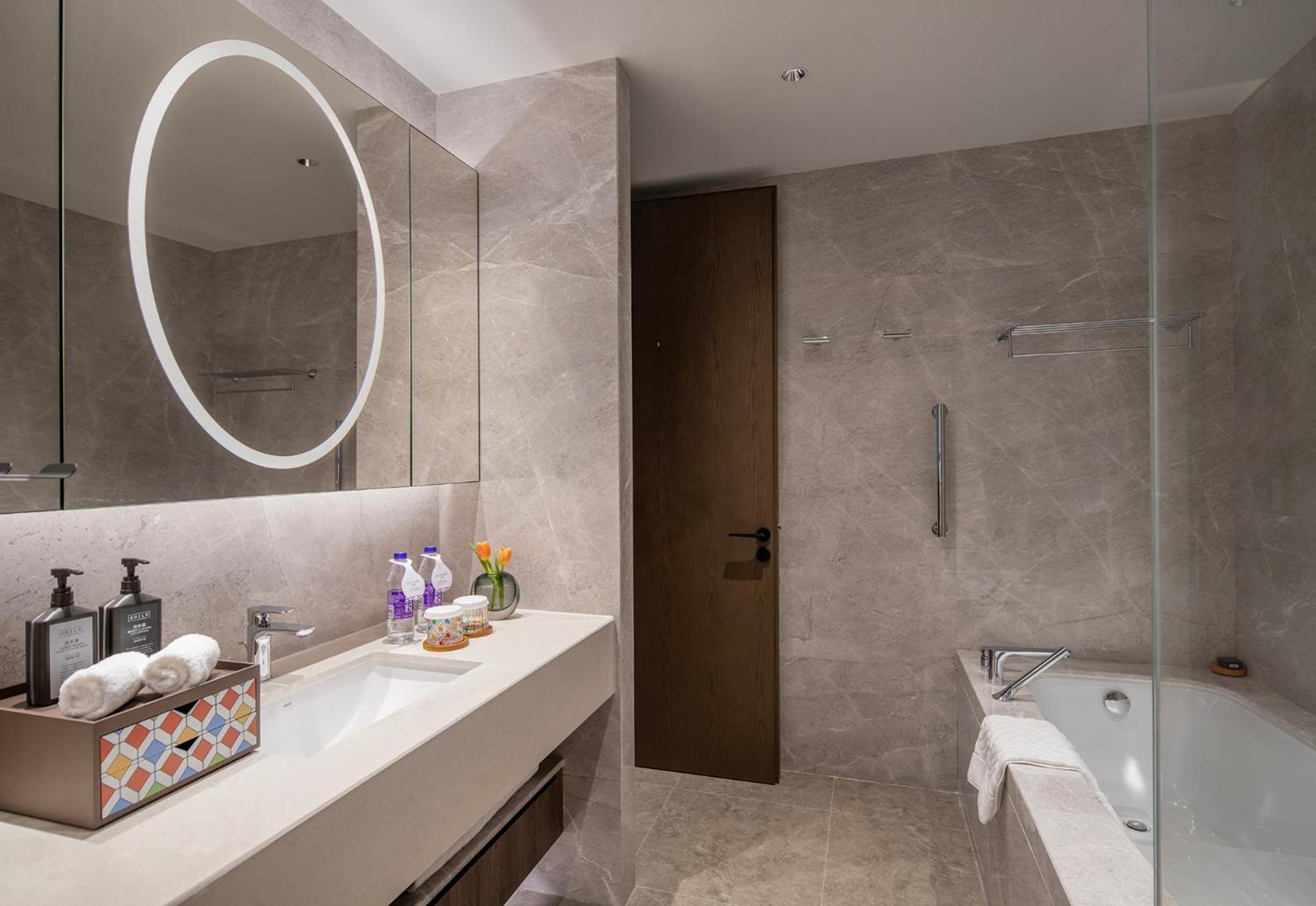 Yuexiu Hotel Guangzhou, Curio Collection By Hilton Екстер'єр фото