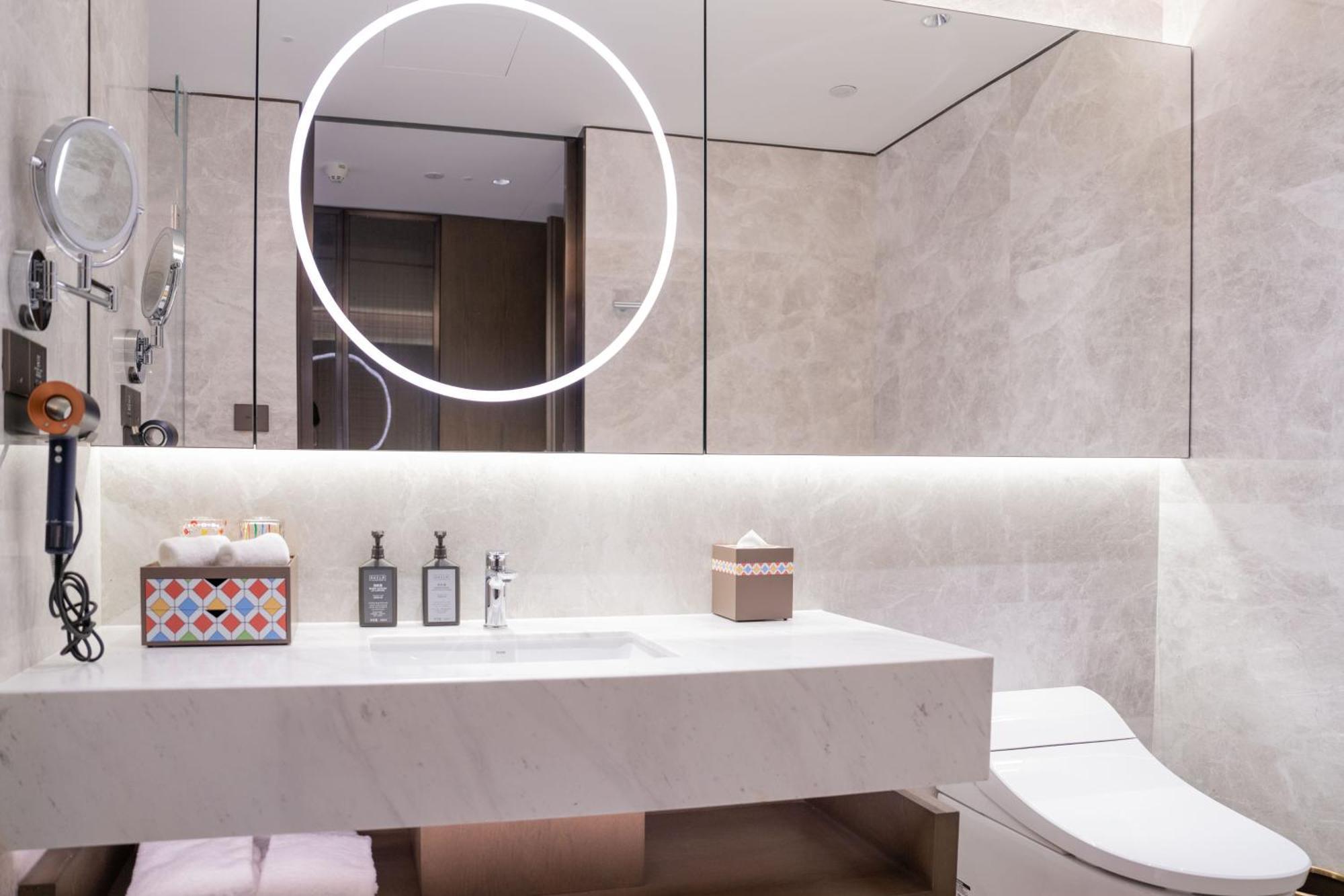 Yuexiu Hotel Guangzhou, Curio Collection By Hilton Екстер'єр фото
