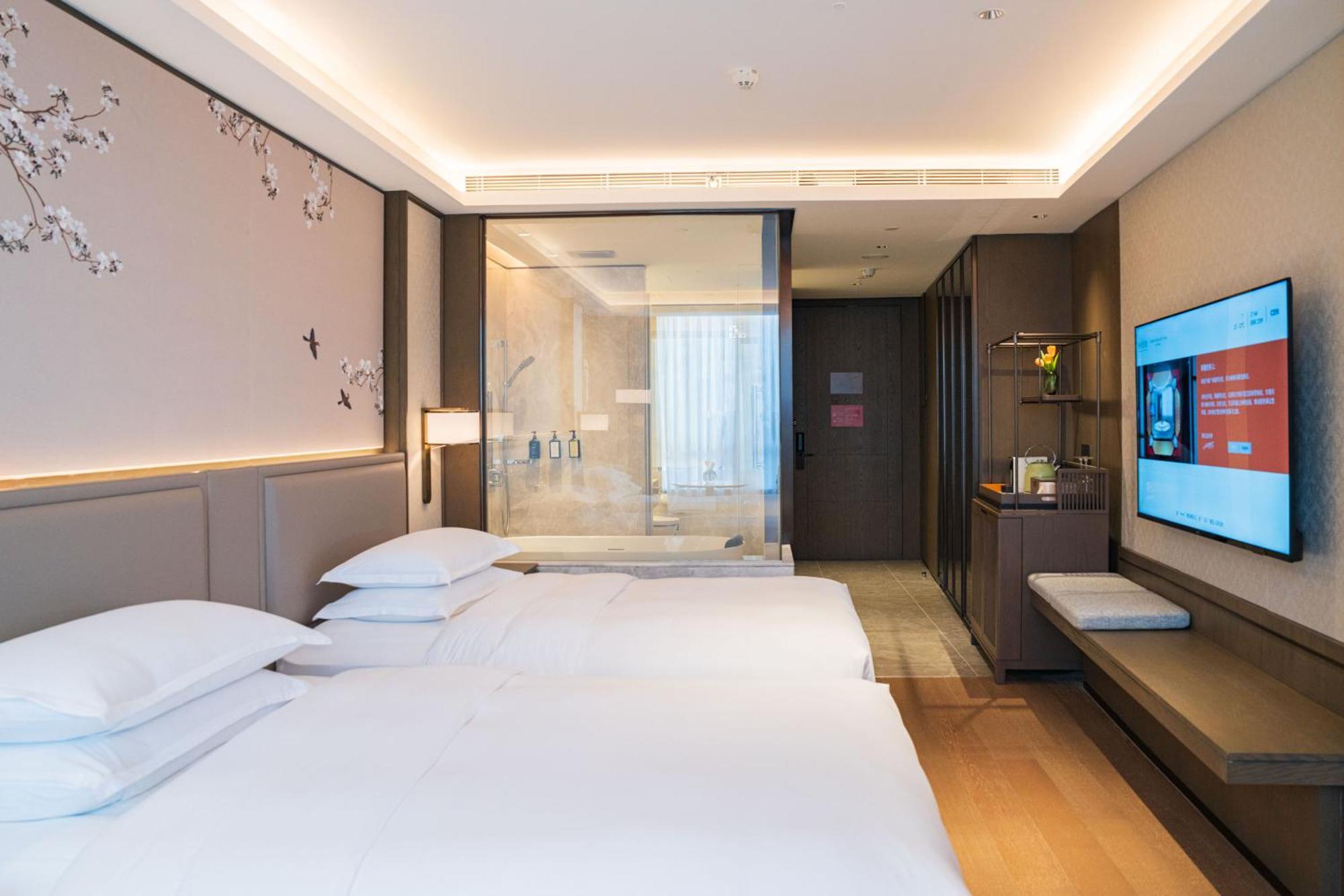Yuexiu Hotel Guangzhou, Curio Collection By Hilton Екстер'єр фото