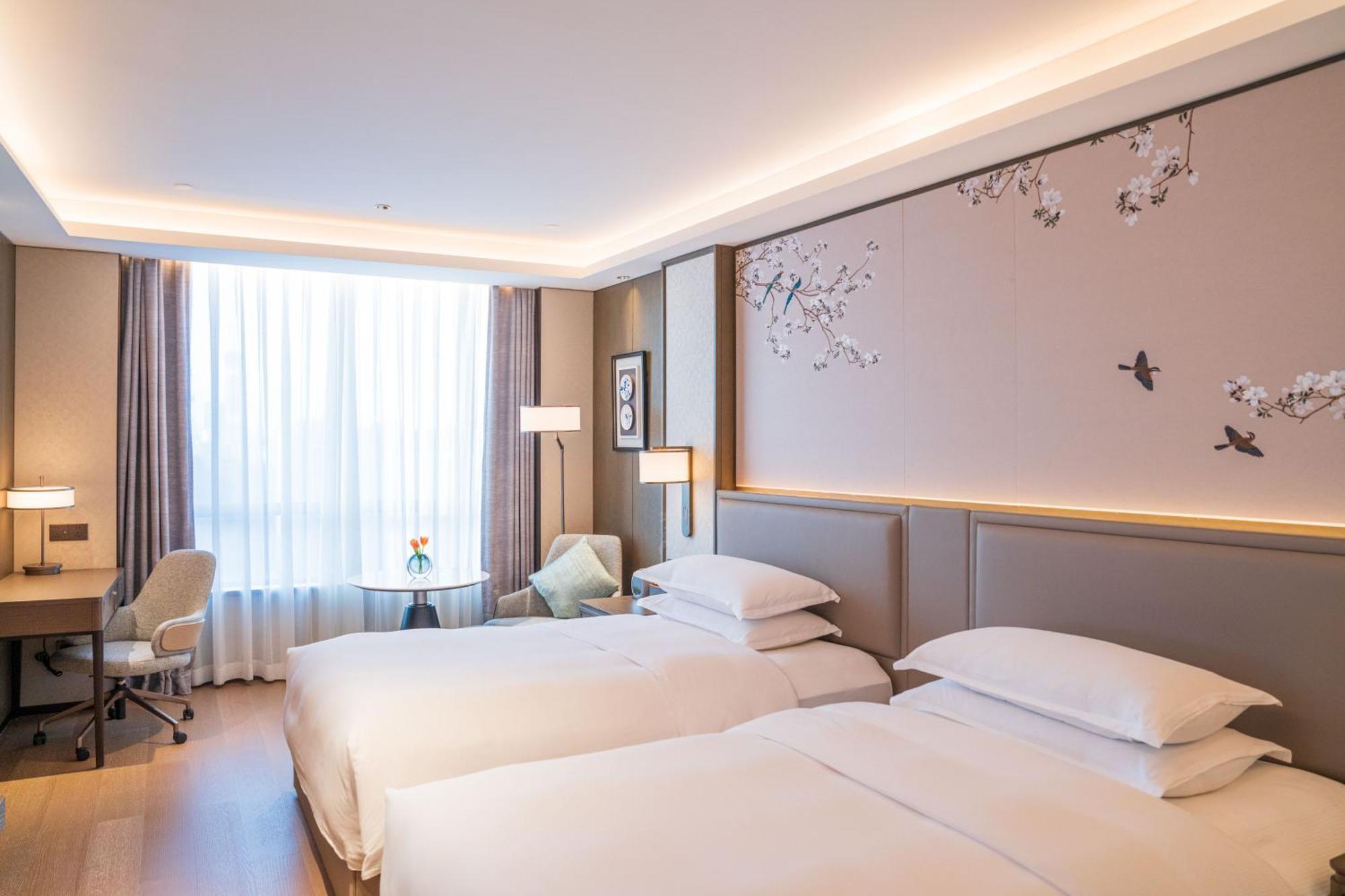 Yuexiu Hotel Guangzhou, Curio Collection By Hilton Екстер'єр фото