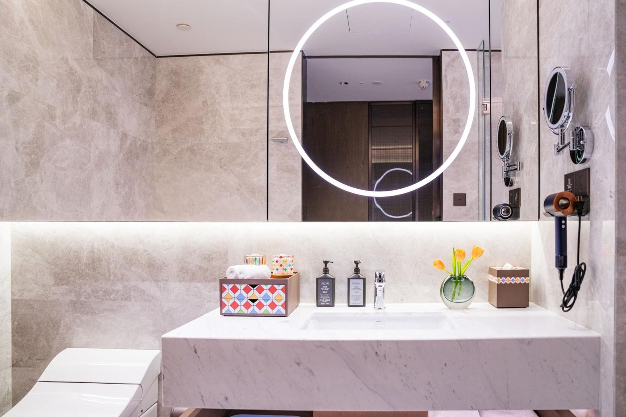 Yuexiu Hotel Guangzhou, Curio Collection By Hilton Екстер'єр фото