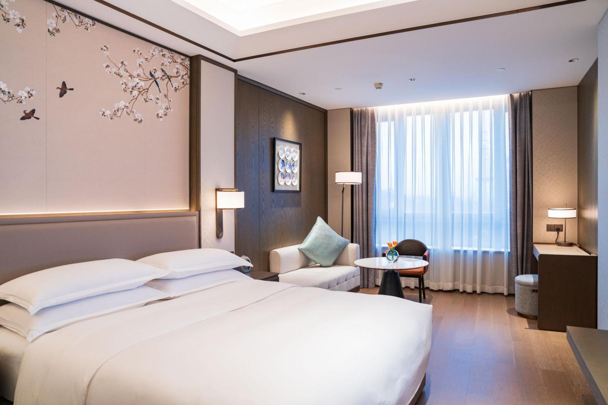 Yuexiu Hotel Guangzhou, Curio Collection By Hilton Екстер'єр фото